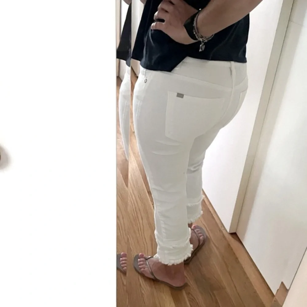 DG2 by Diane Gilman Virtual Stretch Layered Fringe Crop Jean - Picture 5 of 12